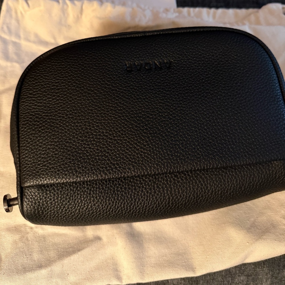 ANDAR ~ The Waymaker Mini in Black Pebble Leather - Picture 2 of 4